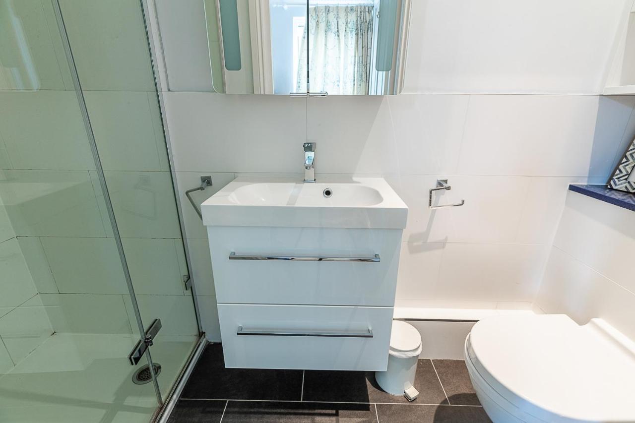 דירות לונדון Joivy Stunning 3 Bed, 2 Bath House With Garden And Rooftop Terrace מראה חיצוני תמונה